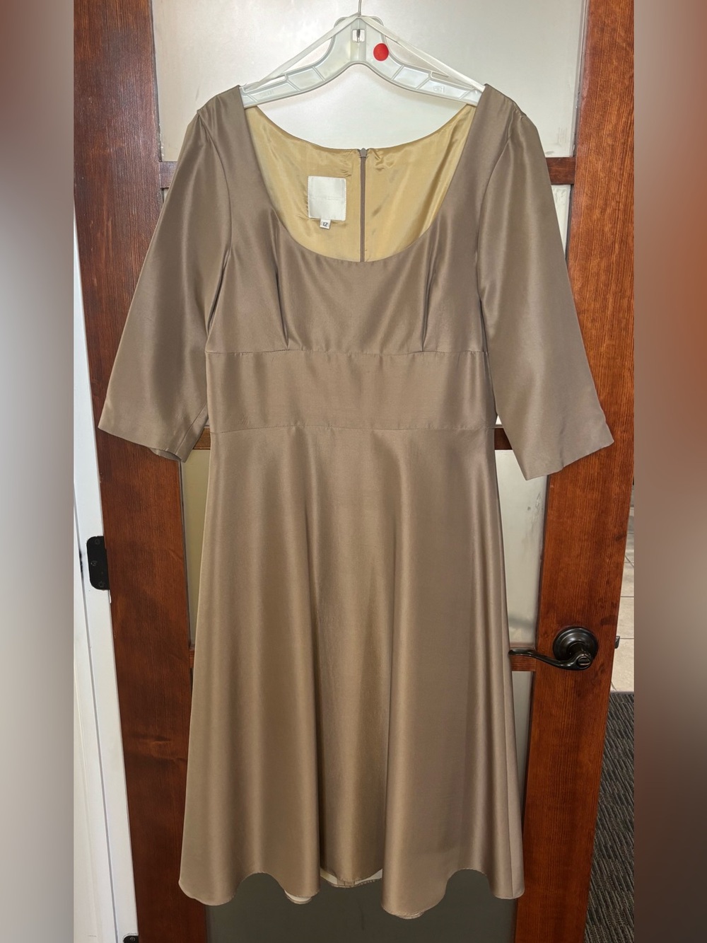 Lynn Lugo Scoop Neck Midi Dress in Taupe